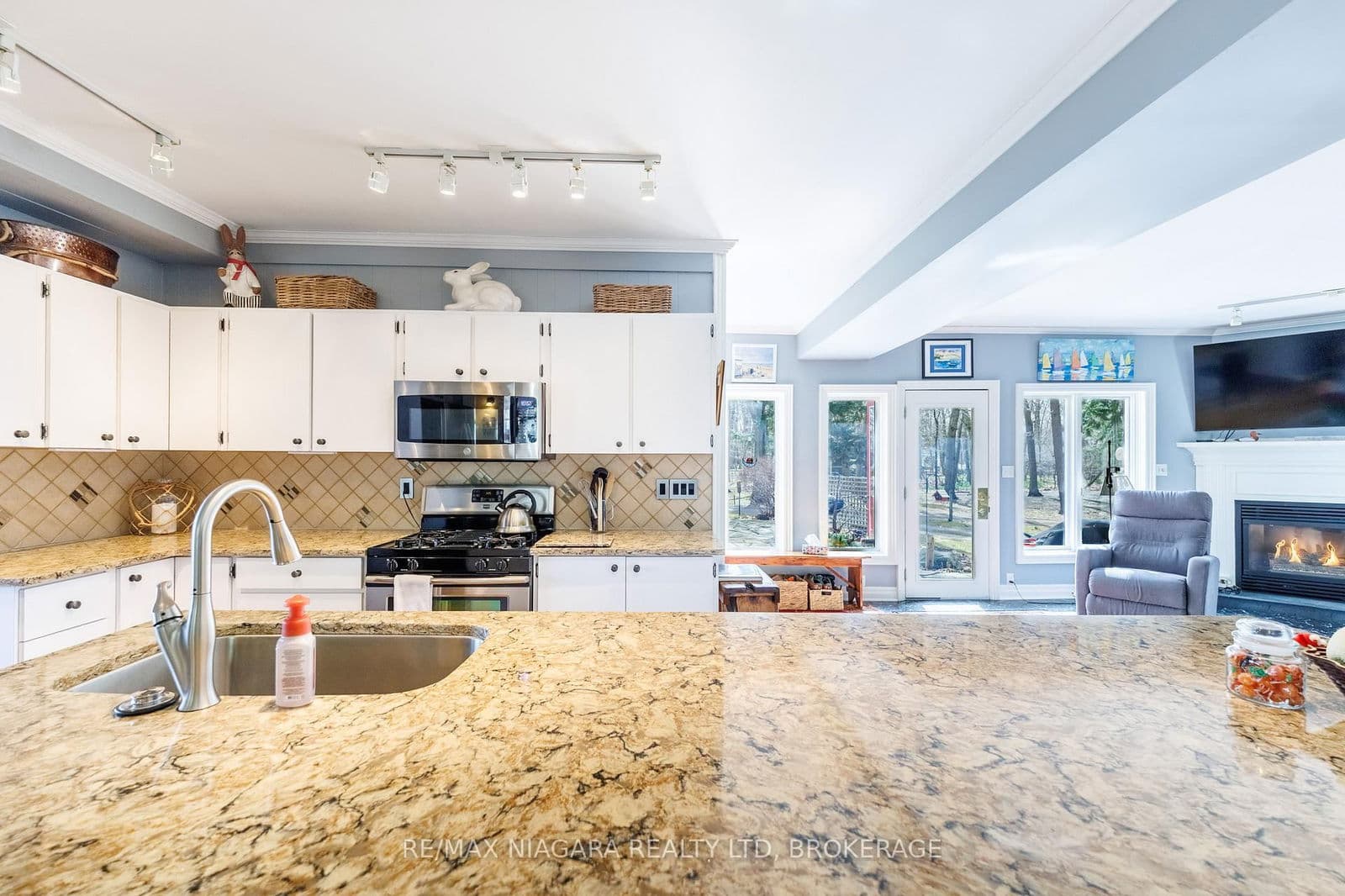 Detached at 725 Point Abino Road, Fort Erie, ON - Photo 16 - RE/MAX Garden City Realty