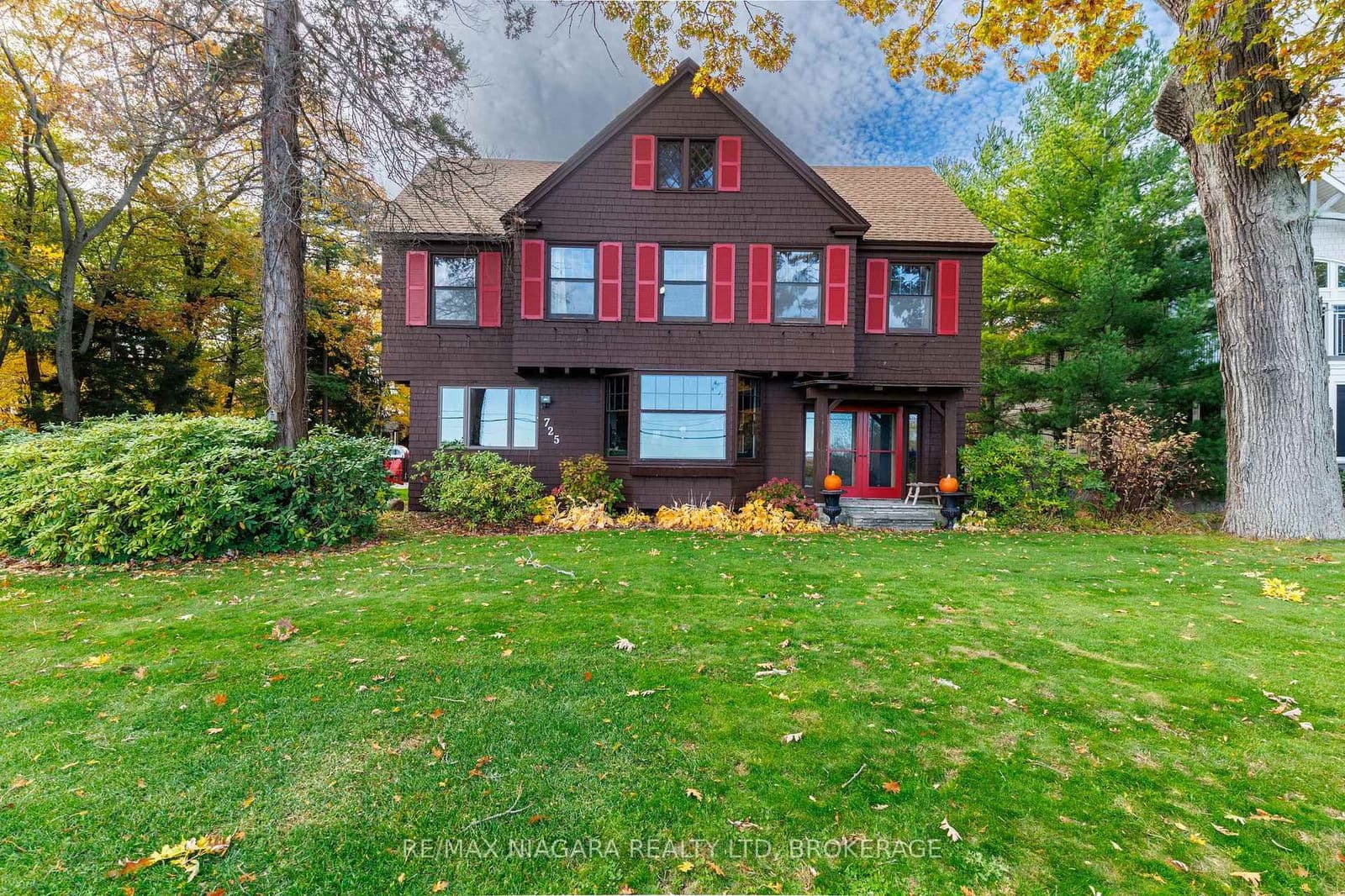 Detached at 725 Point Abino Road, Fort Erie, ON - Photo 3 - RE/MAX Garden City Realty