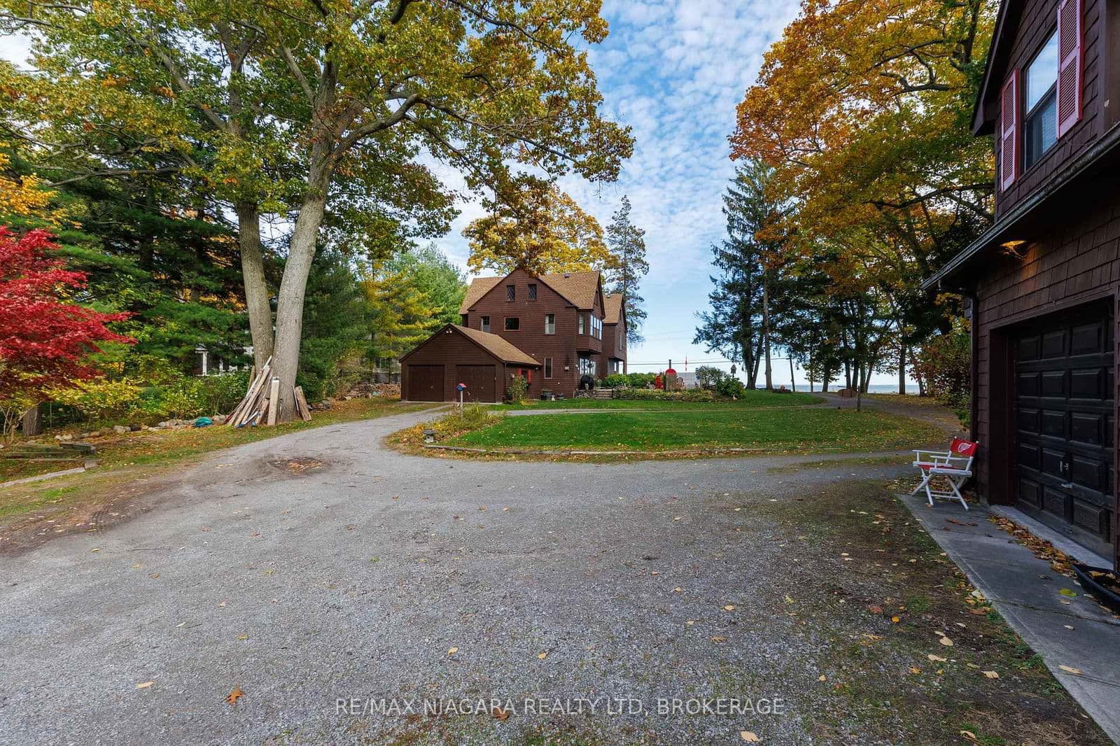 Detached at 725 Point Abino Road, Fort Erie, ON - Photo 5 - RE/MAX Garden City Realty