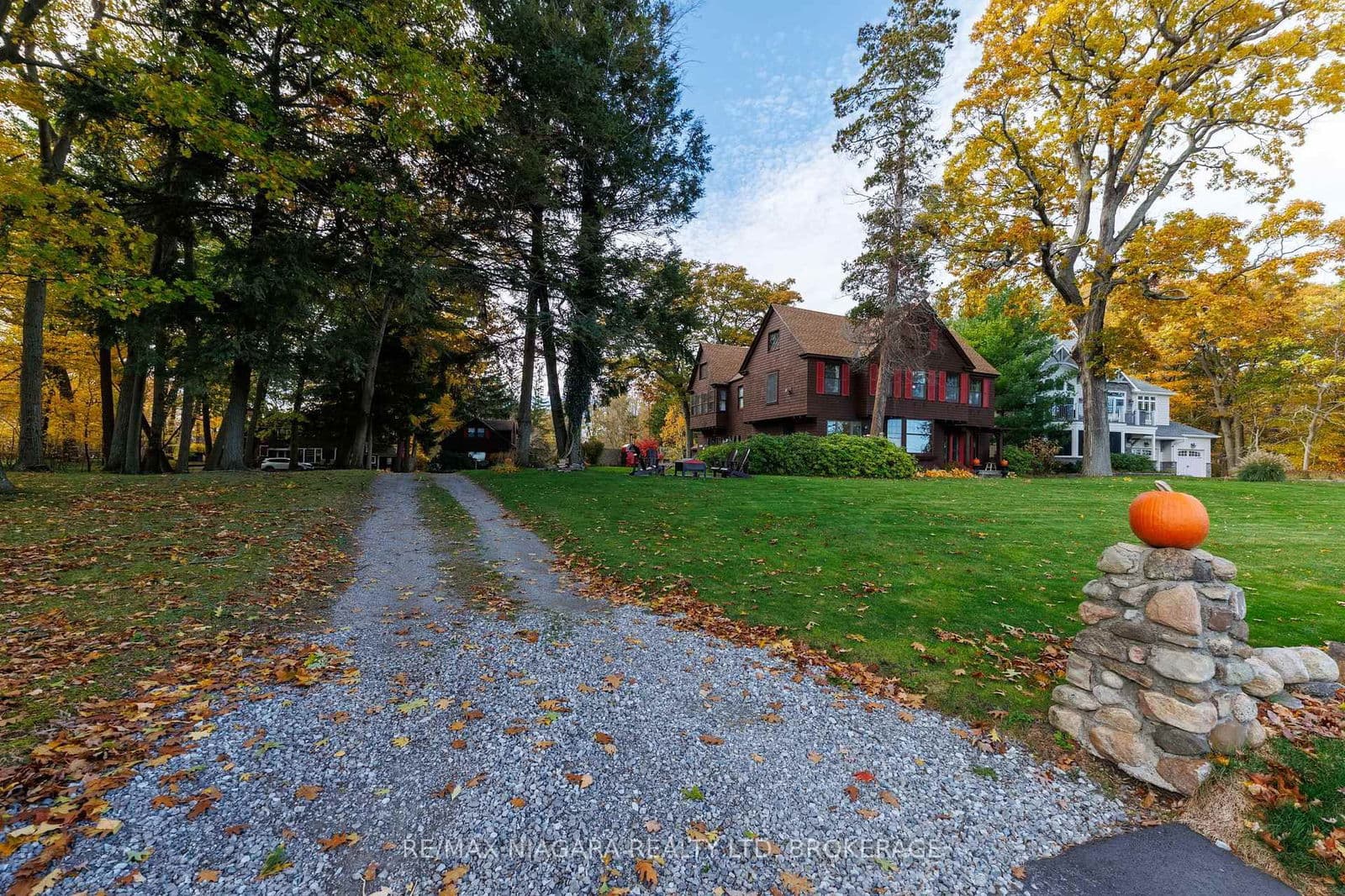 Detached at 725 Point Abino Road, Fort Erie, ON - Photo 6 - RE/MAX Garden City Realty