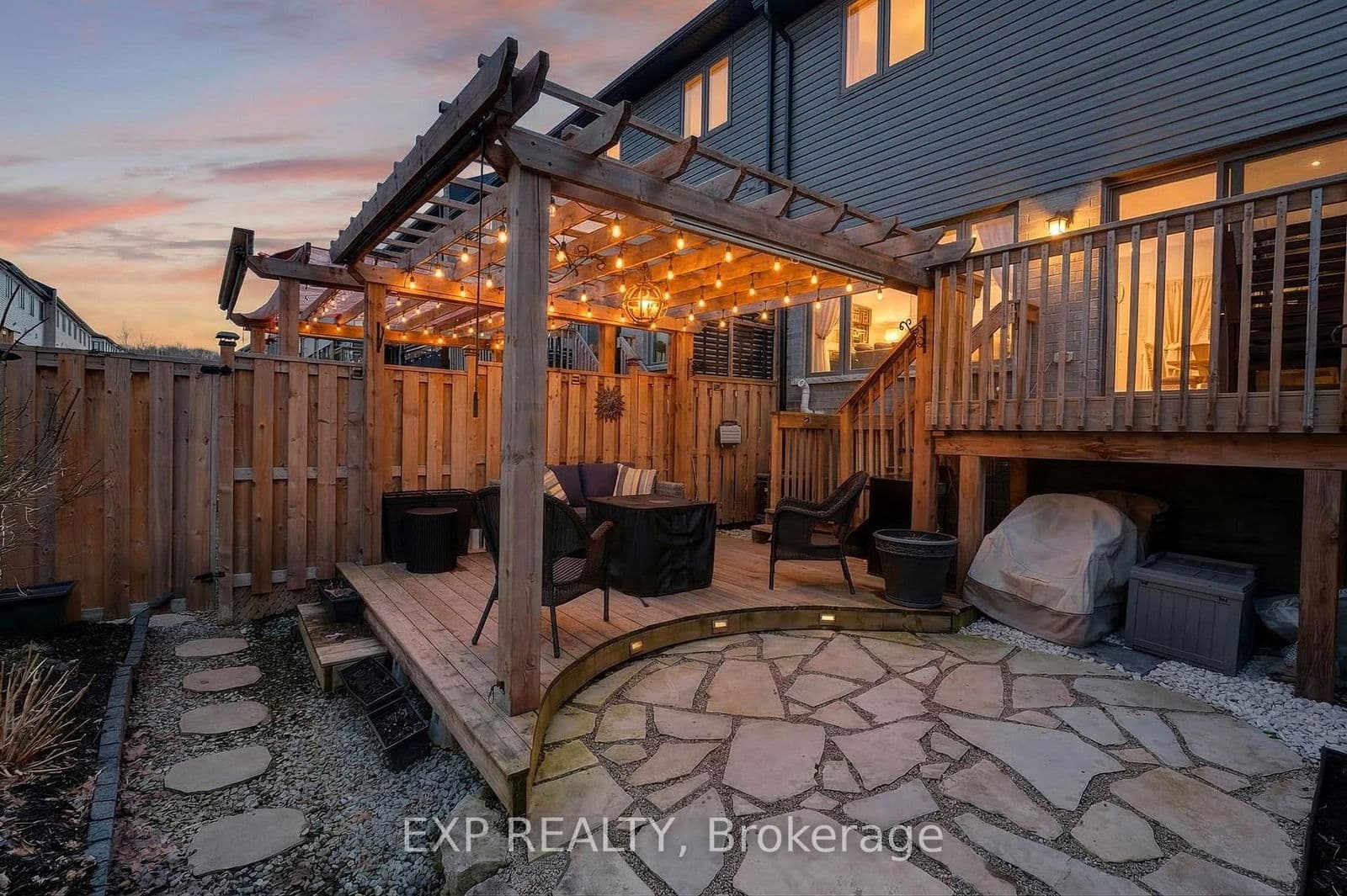 Att/Row/Townhouse at 4037 Crown Street, Lincoln, ON - Photo 38 - RE/MAX Garden City Realty