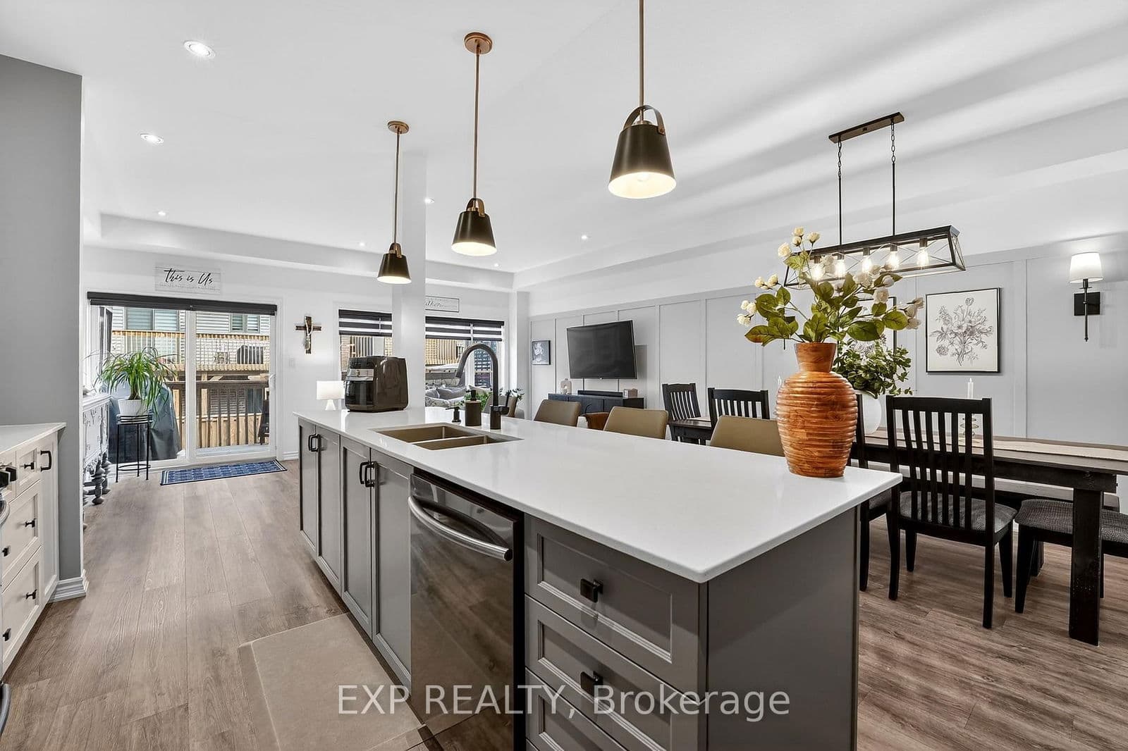 Att/Row/Townhouse at 4037 Crown Street, Lincoln, ON - Photo 8 - RE/MAX Garden City Realty