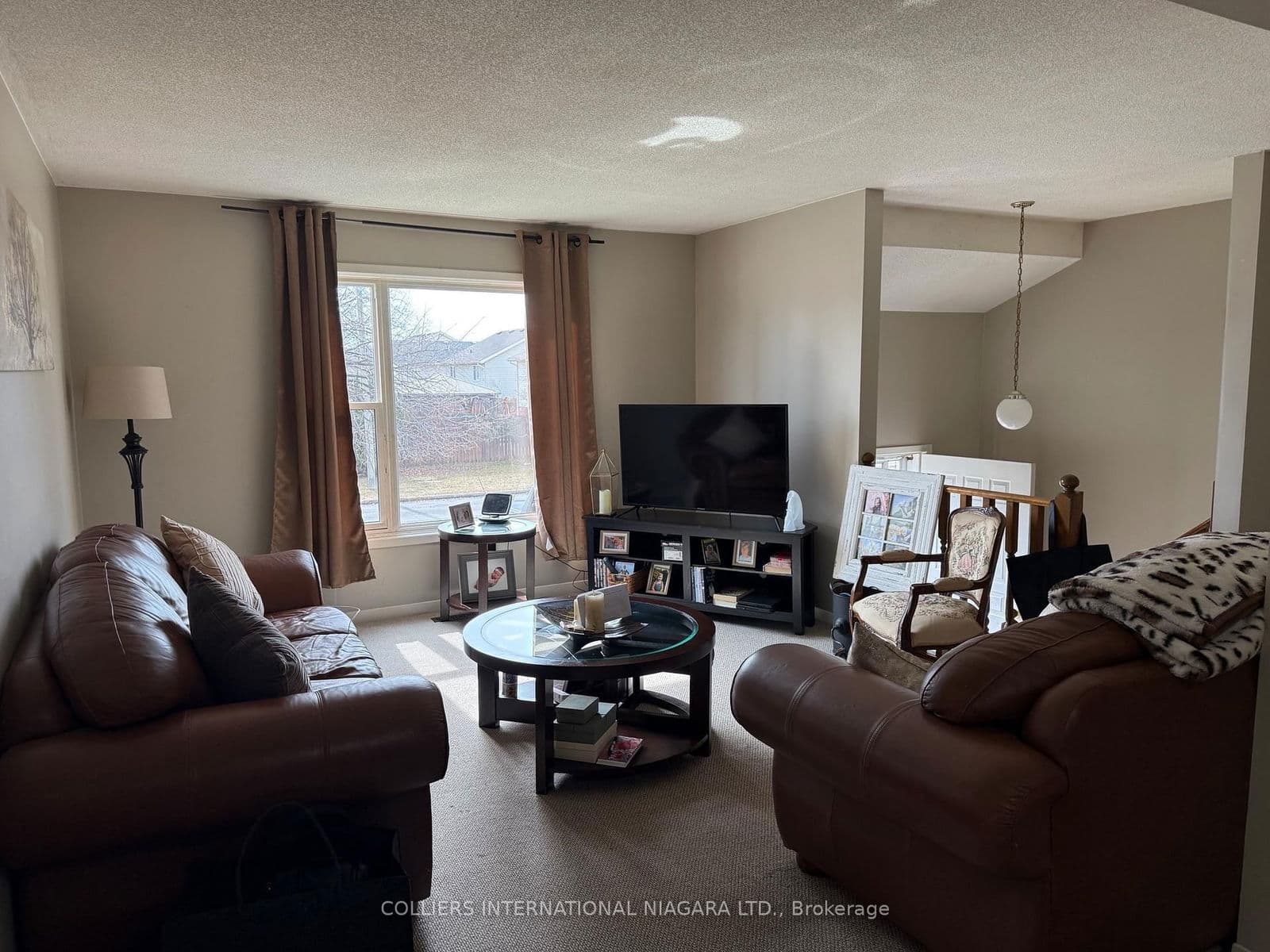 Semi-Detached at 7669 Trackview Street, Niagara Falls, ON - Photo 4 - RE/MAX Garden City Realty