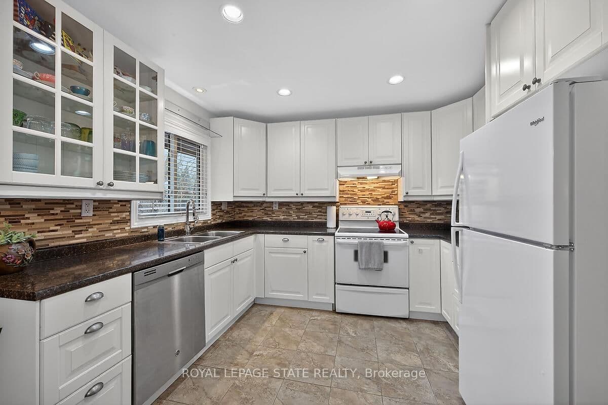 Detached at 33 Abraham Drive, St. Catharines, ON - Photo 10 - RE/MAX Garden City Realty