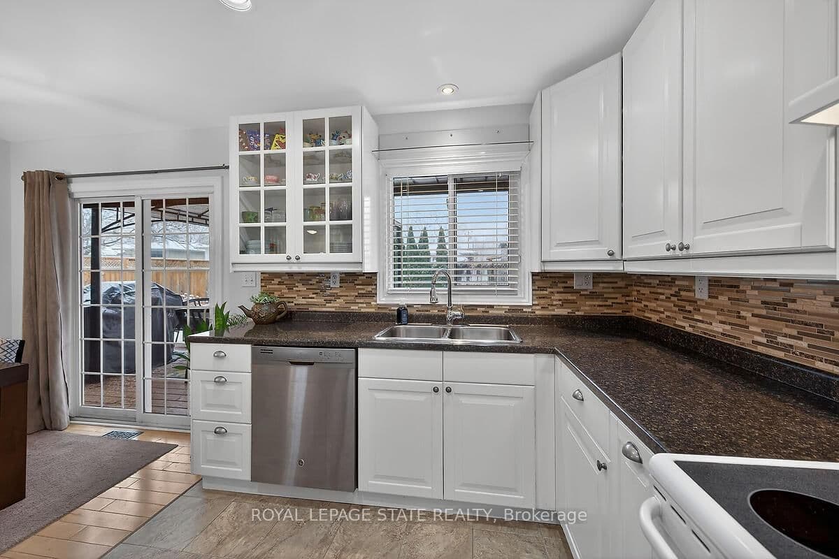 Detached at 33 Abraham Drive, St. Catharines, ON - Photo 11 - RE/MAX Garden City Realty