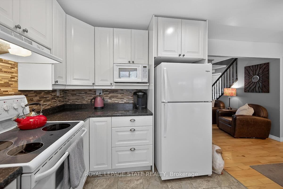 Detached at 33 Abraham Drive, St. Catharines, ON - Photo 12 - RE/MAX Garden City Realty