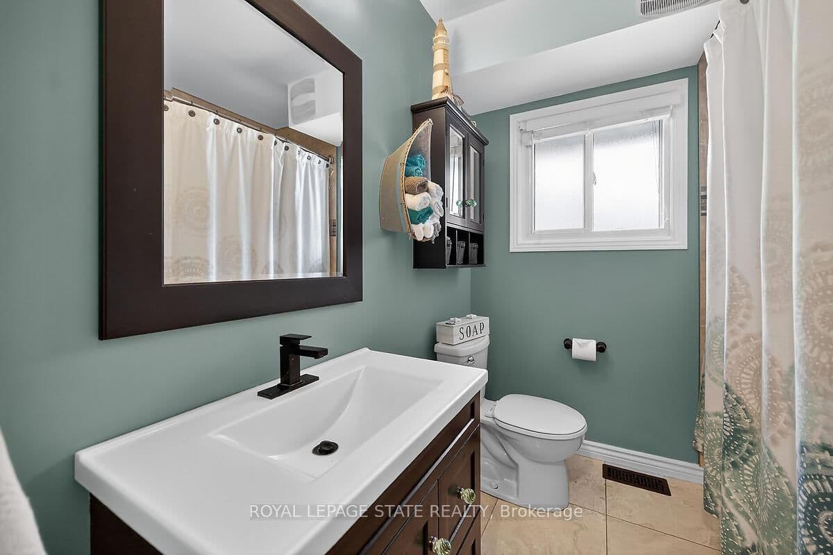 Detached at 33 Abraham Drive, St. Catharines, ON - Photo 15 - RE/MAX Garden City Realty