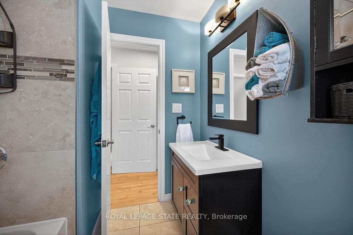 Detached at 33 Abraham Drive, St. Catharines, ON - Photo 16 - RE/MAX Garden City Realty