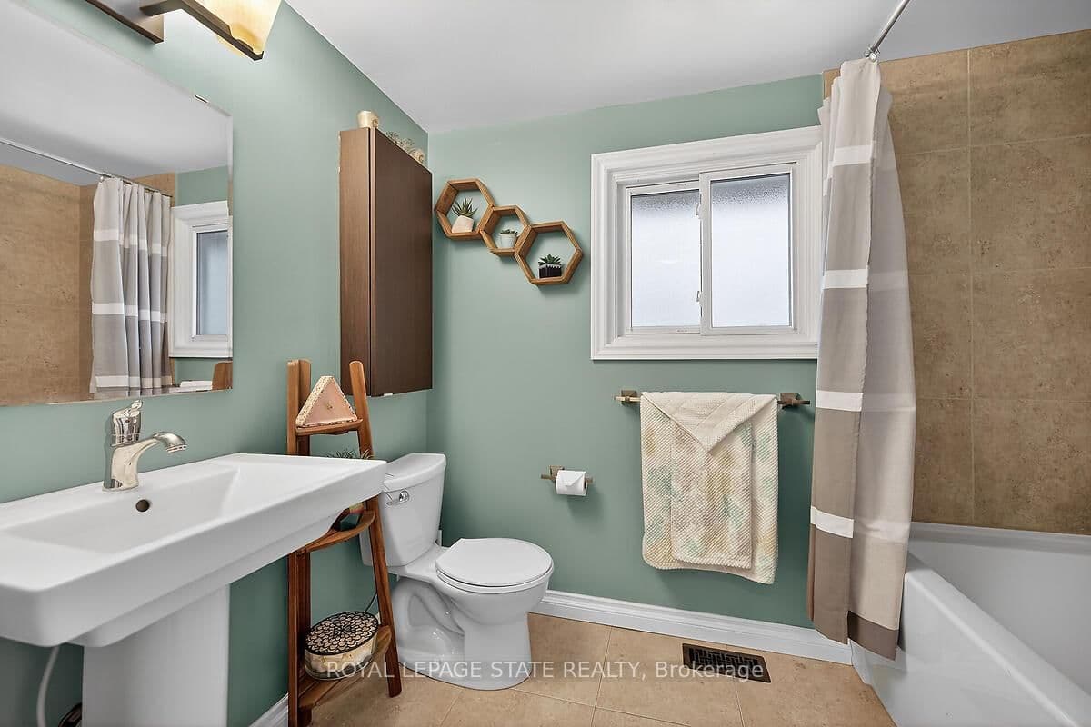 Detached at 33 Abraham Drive, St. Catharines, ON - Photo 29 - RE/MAX Garden City Realty