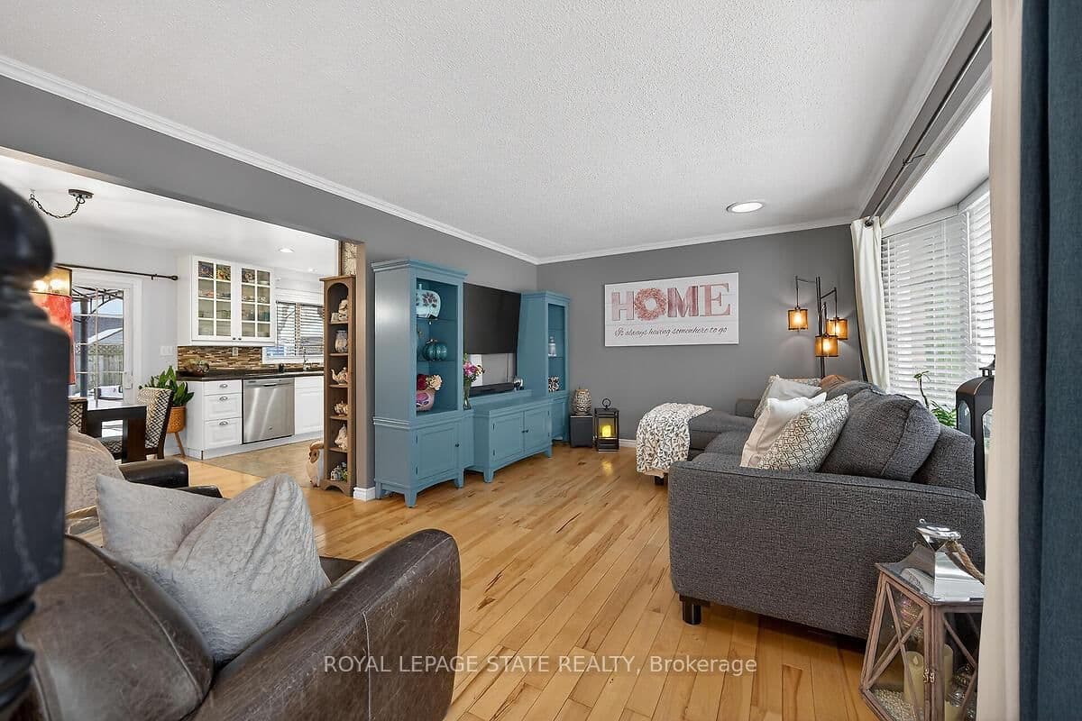 Detached at 33 Abraham Drive, St. Catharines, ON - Photo 4 - RE/MAX Garden City Realty