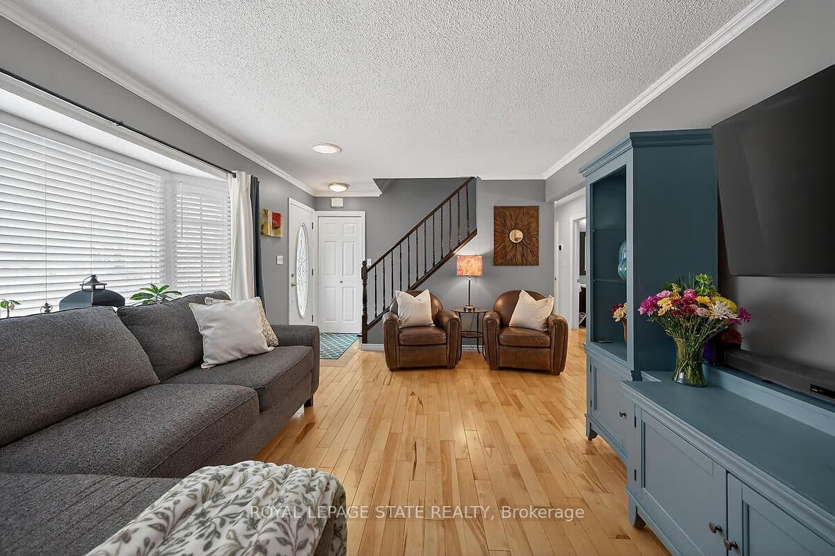 Detached at 33 Abraham Drive, St. Catharines, ON - Photo 5 - RE/MAX Garden City Realty