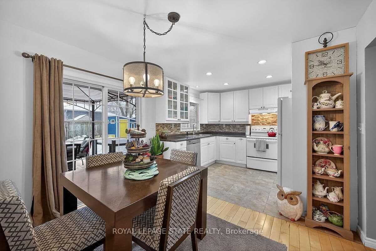 Detached at 33 Abraham Drive, St. Catharines, ON - Photo 9 - RE/MAX Garden City Realty