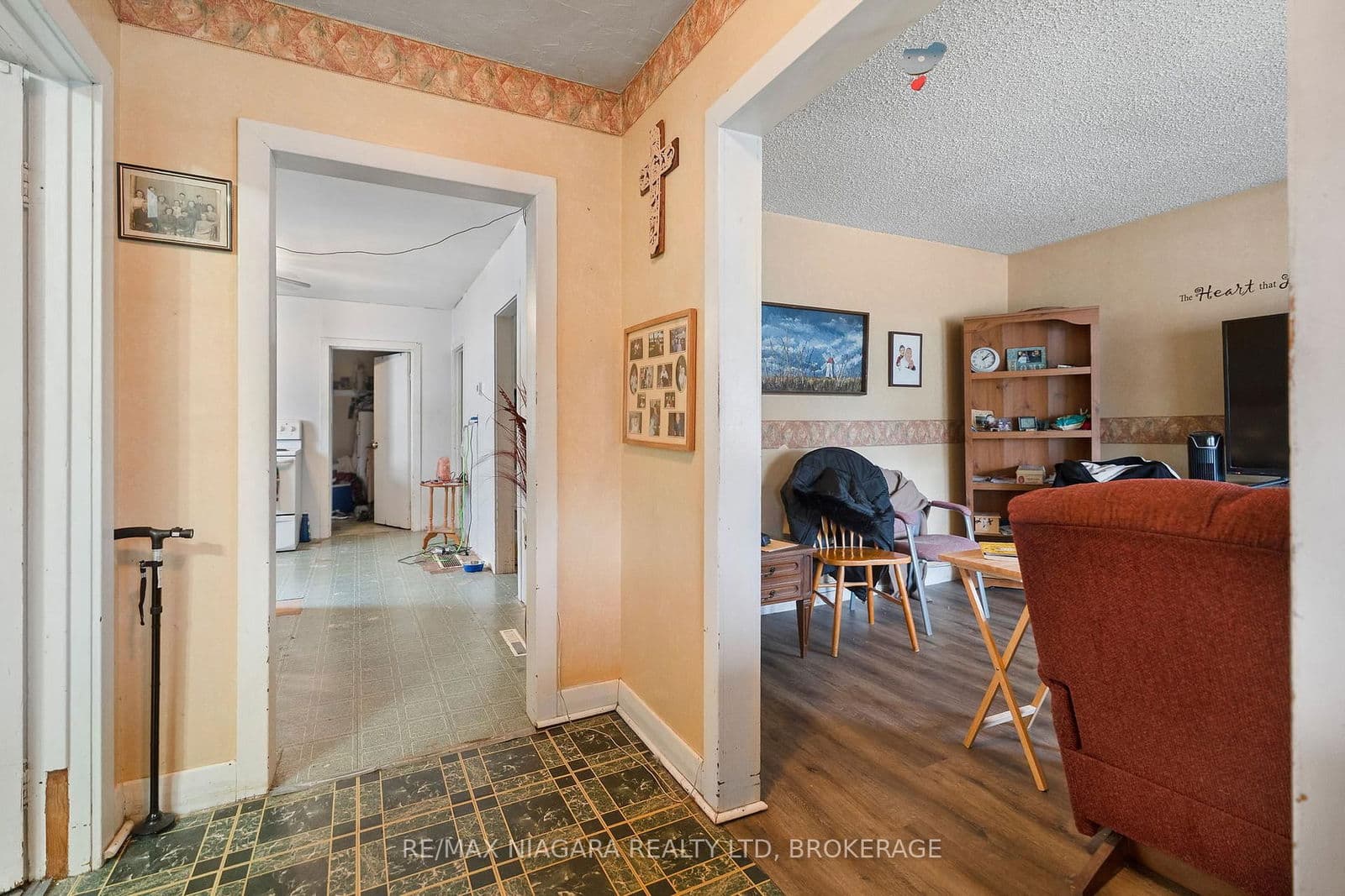 Detached at 71 Johnston Street, Port Colborne, ON - Photo 4 - RE/MAX Garden City Realty