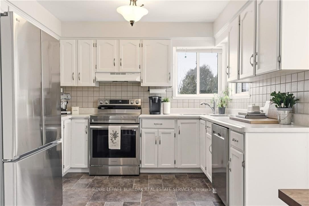 Detached at 113 Edward Court, West Lincoln, ON - Photo 12 - RE/MAX Garden City Realty