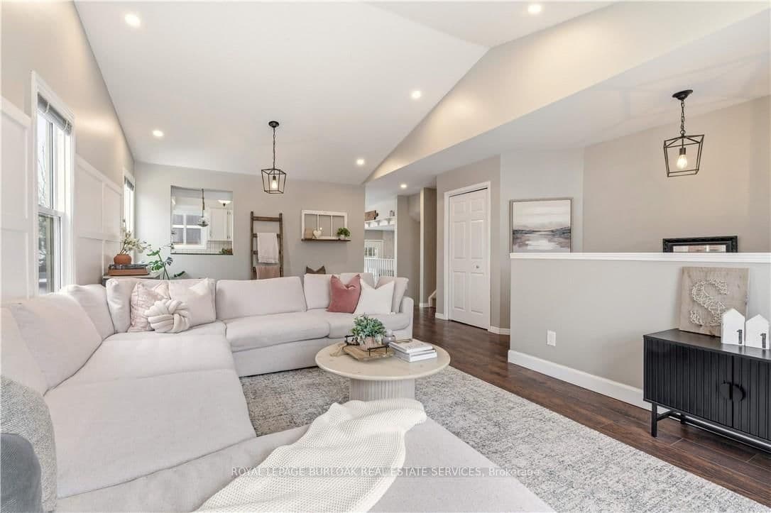 Detached at 113 Edward Court, West Lincoln, ON - Photo 8 - RE/MAX Garden City Realty