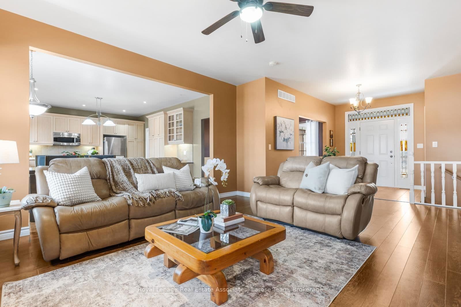 Detached at 5484 Attema Crescent, West Lincoln, ON - Photo 10 - RE/MAX Garden City Realty