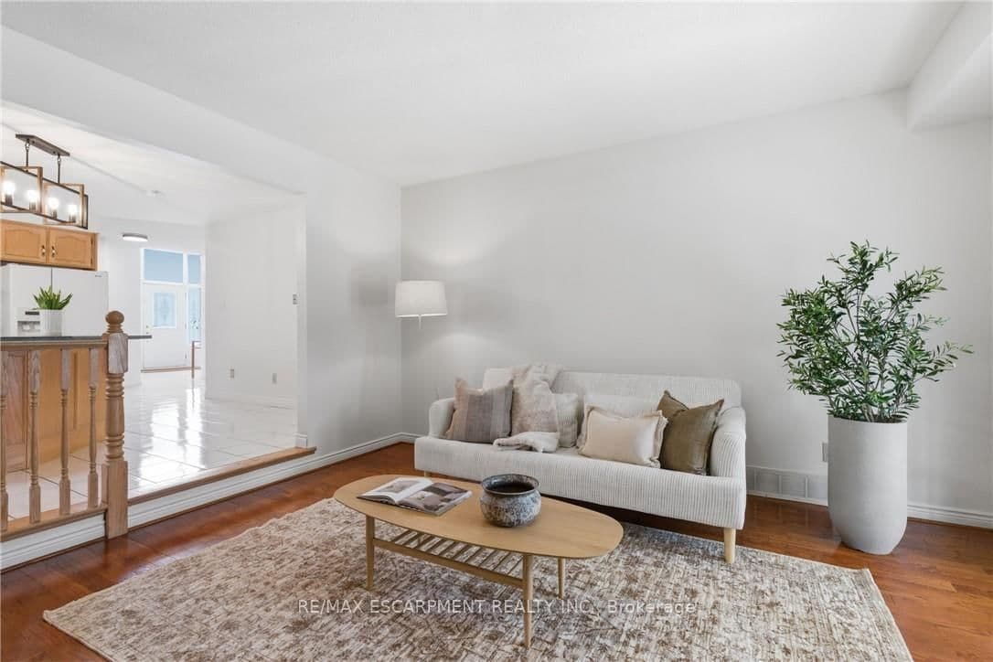 Detached at 12 Sumner Crescent, Grimsby, ON - Photo 19 - RE/MAX Garden City Realty