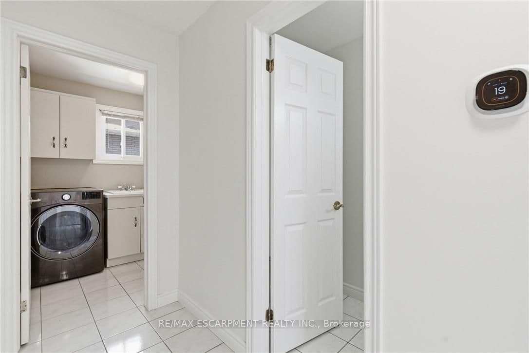 Detached at 12 Sumner Crescent, Grimsby, ON - Photo 22 - RE/MAX Garden City Realty