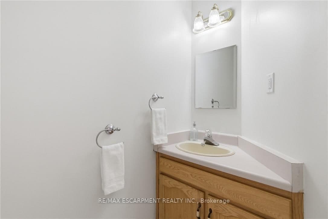 Detached at 12 Sumner Crescent, Grimsby, ON - Photo 23 - RE/MAX Garden City Realty