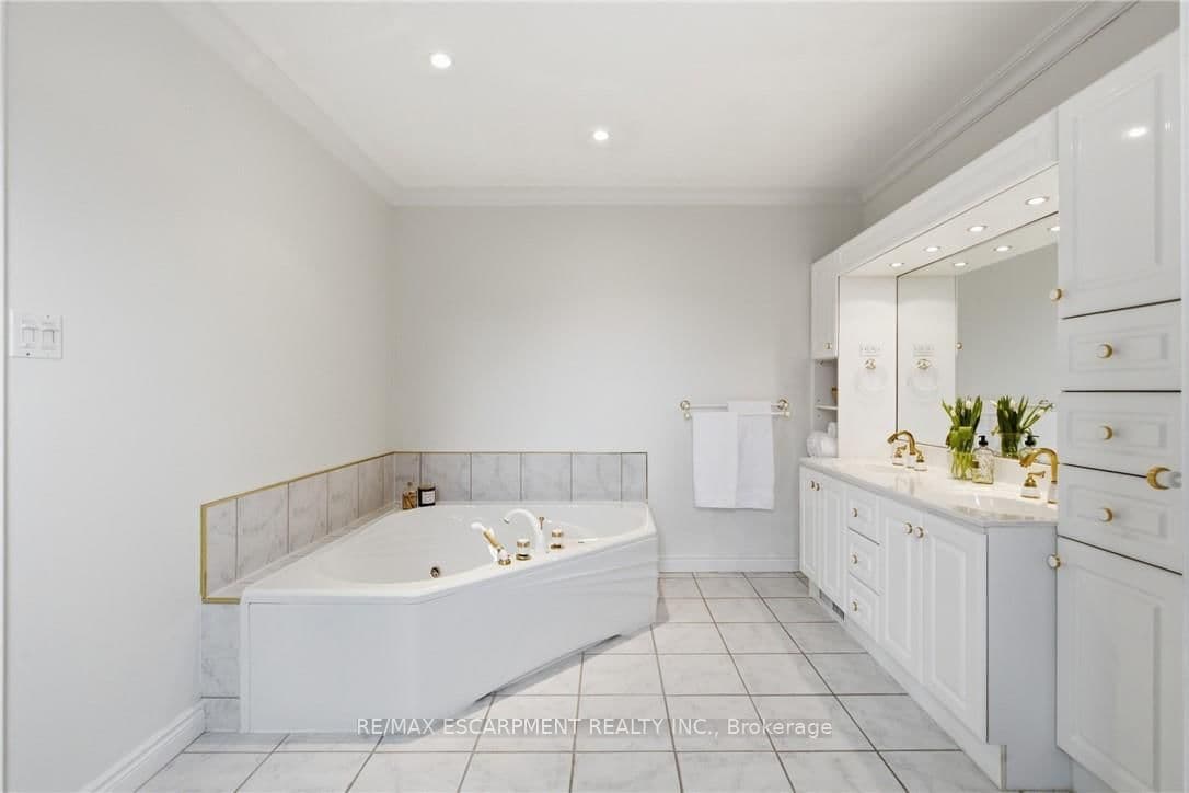 Detached at 12 Sumner Crescent, Grimsby, ON - Photo 31 - RE/MAX Garden City Realty