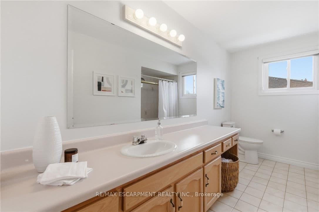 Detached at 12 Sumner Crescent, Grimsby, ON - Photo 37 - RE/MAX Garden City Realty