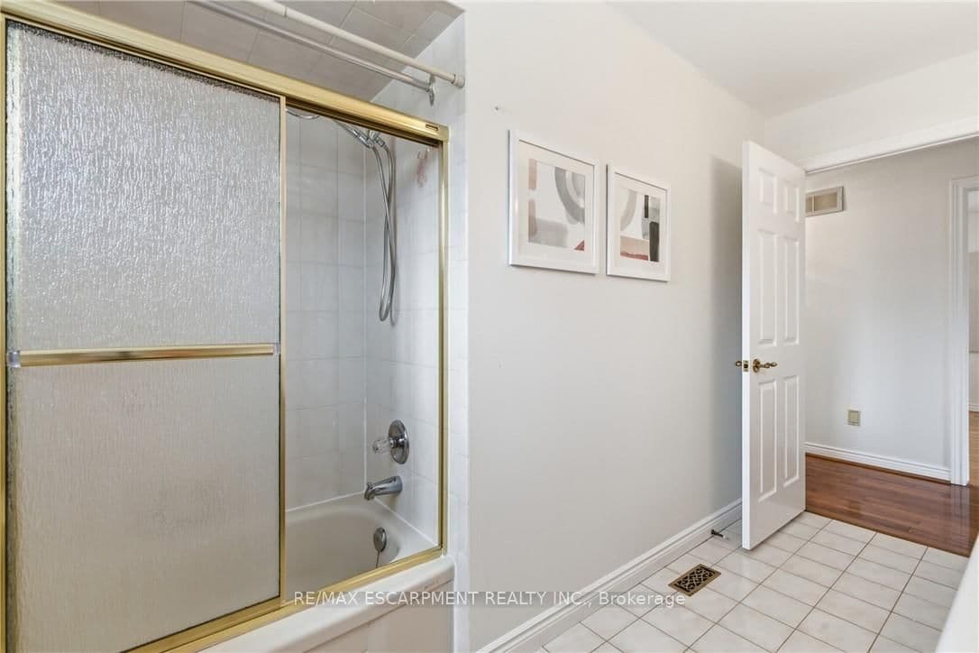 Detached at 12 Sumner Crescent, Grimsby, ON - Photo 39 - RE/MAX Garden City Realty