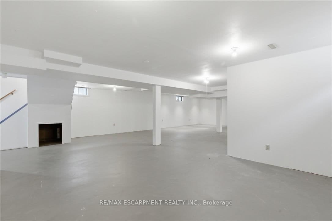 Detached at 12 Sumner Crescent, Grimsby, ON - Photo 41 - RE/MAX Garden City Realty