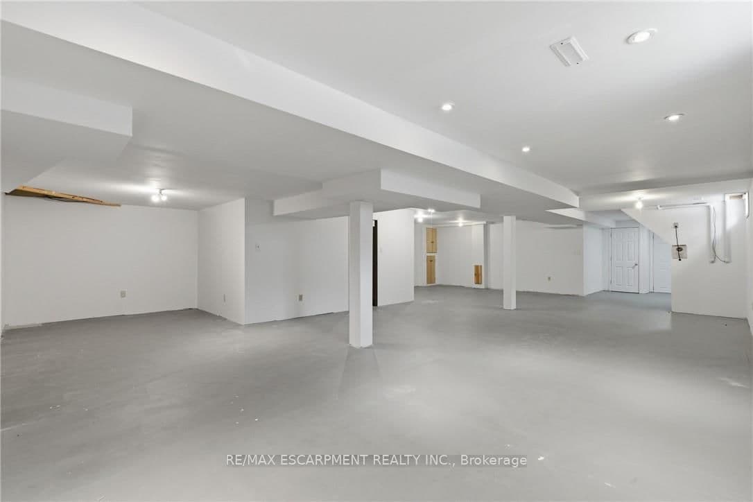 Detached at 12 Sumner Crescent, Grimsby, ON - Photo 42 - RE/MAX Garden City Realty