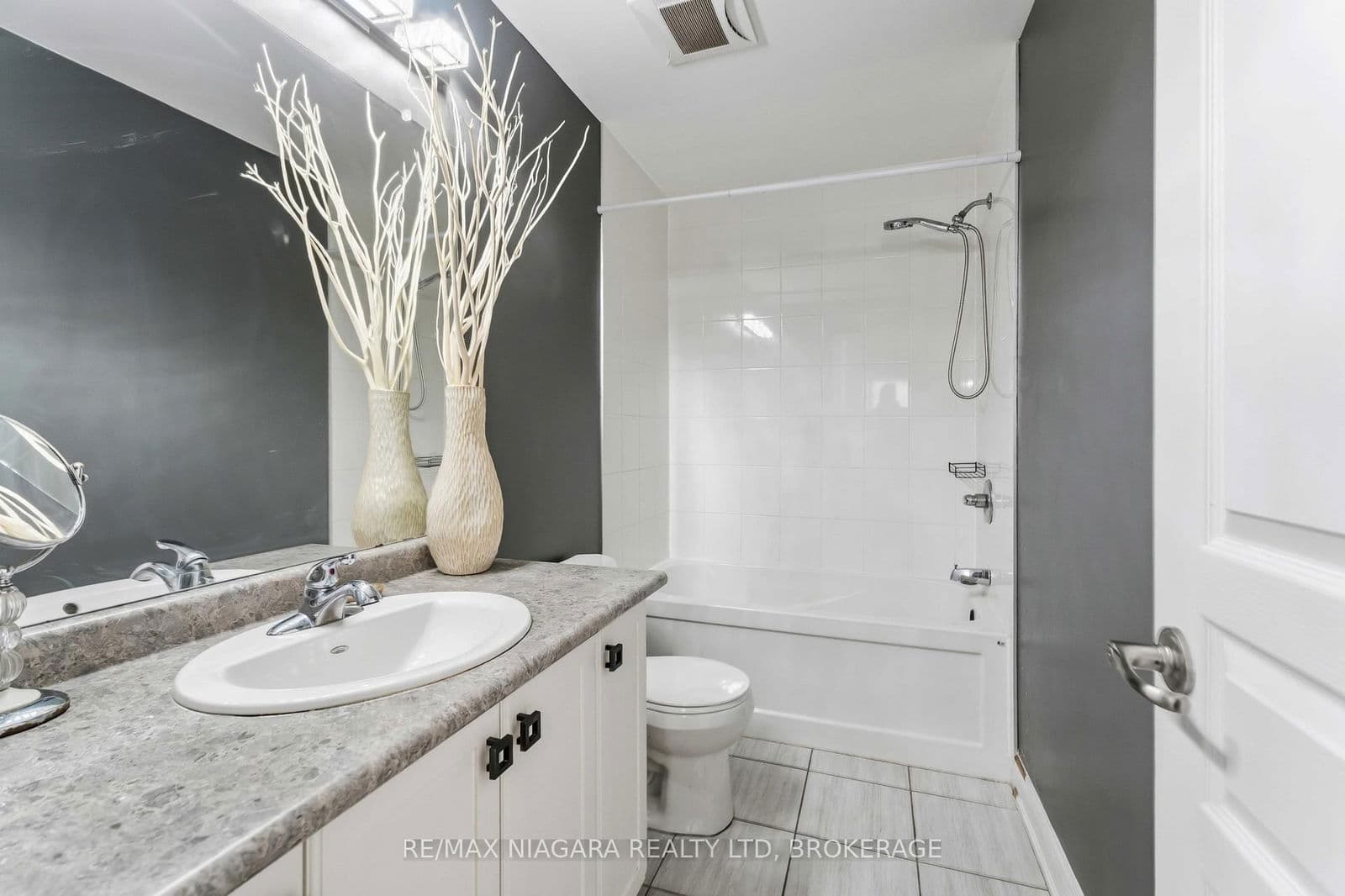 Condo Townhouse at 54 Severino Circle, West Lincoln, ON - Photo 17 - RE/MAX Garden City Realty