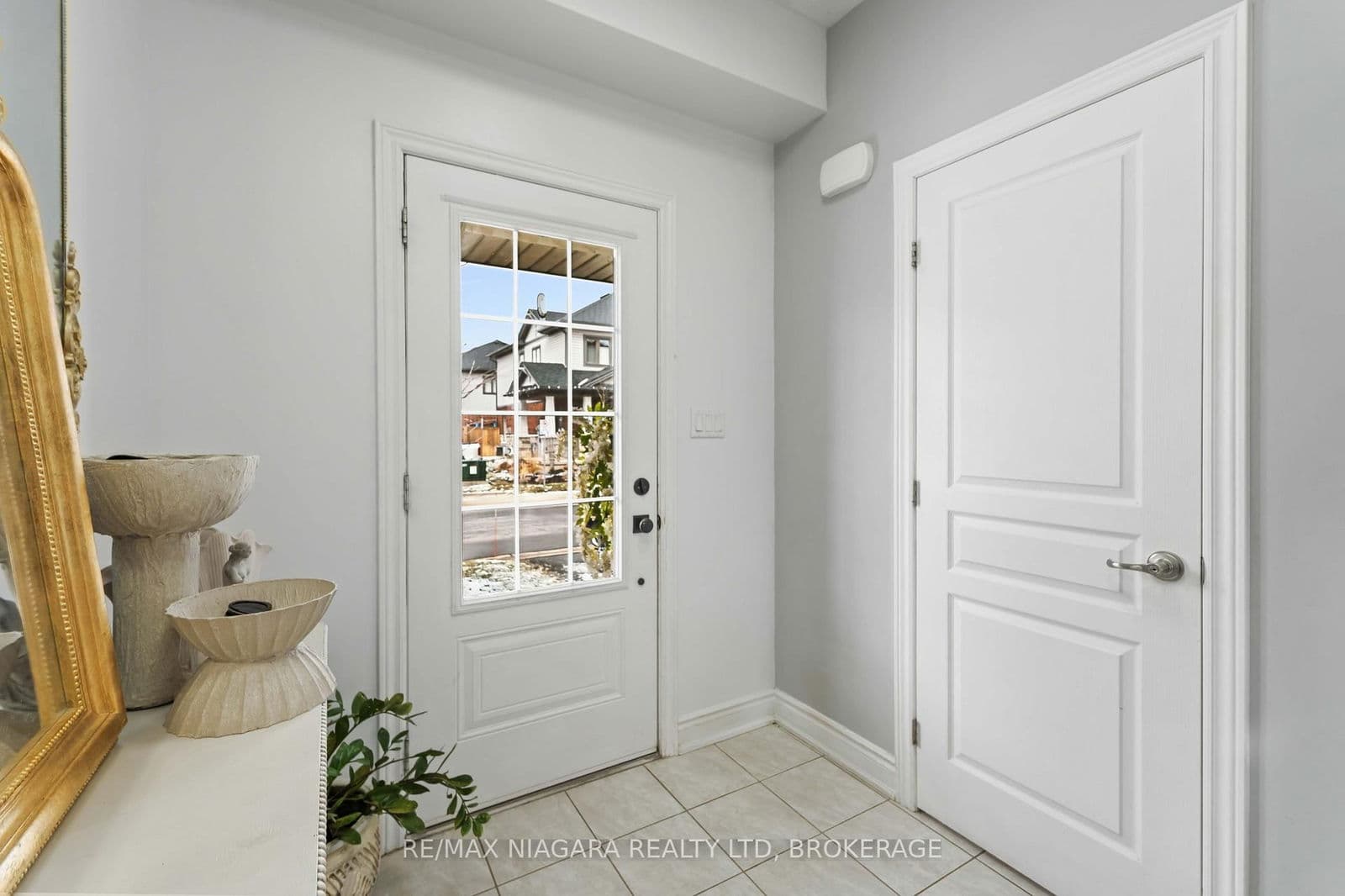 Condo Townhouse at 54 Severino Circle, West Lincoln, ON - Photo 2 - RE/MAX Garden City Realty