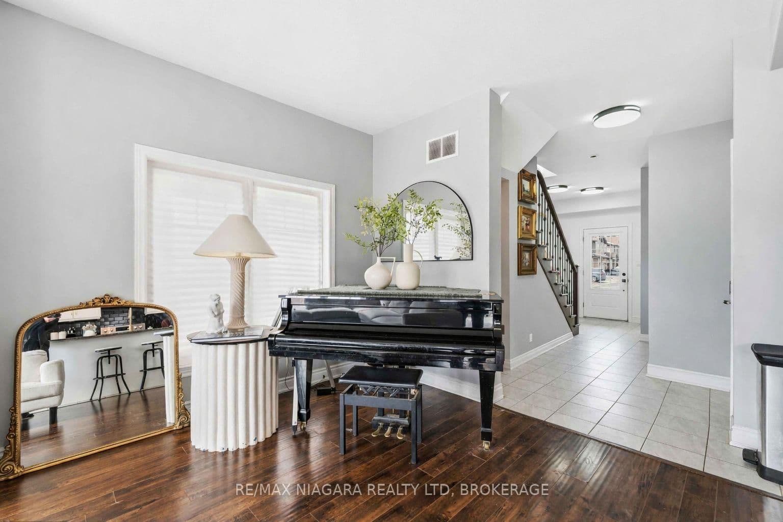 Condo Townhouse at 54 Severino Circle, West Lincoln, ON - Photo 4 - RE/MAX Garden City Realty