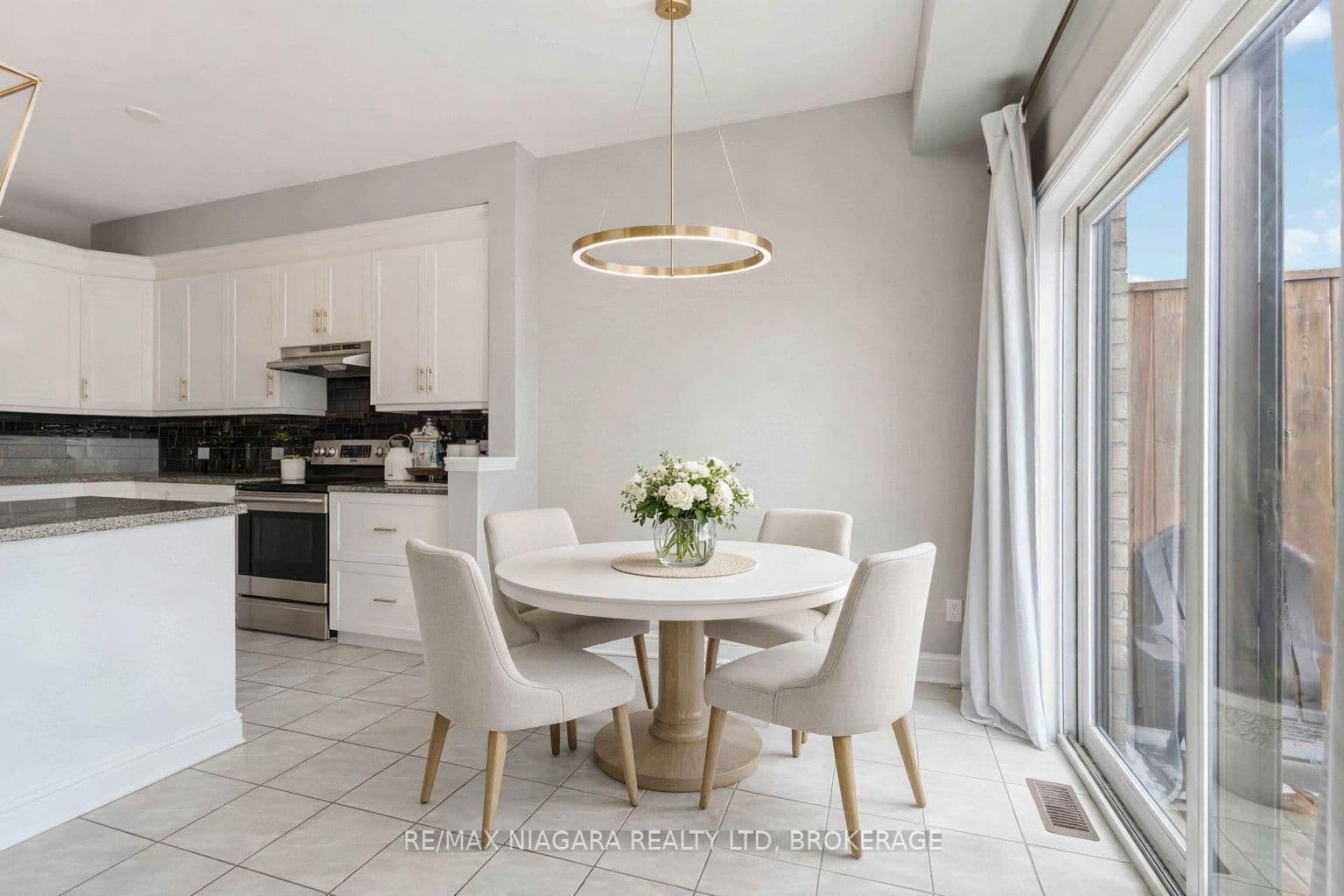 Condo Townhouse at 54 Severino Circle, West Lincoln, ON - Photo 8 - RE/MAX Garden City Realty