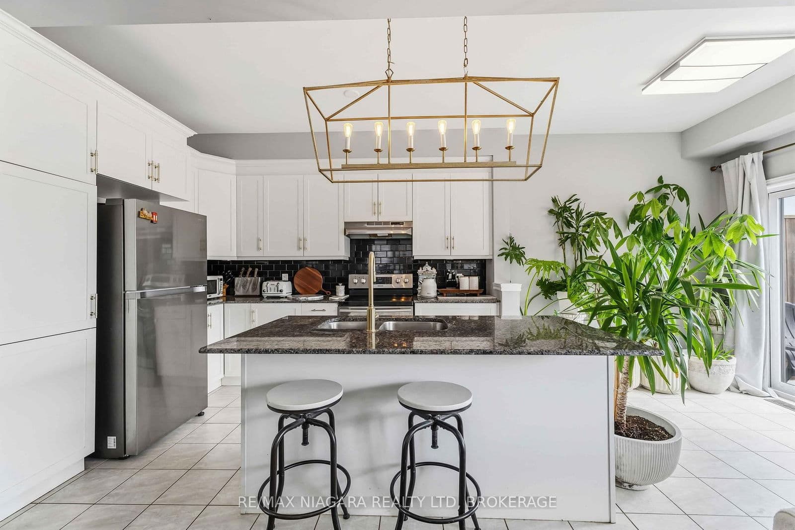 Condo Townhouse at 54 Severino Circle, West Lincoln, ON - Photo 9 - RE/MAX Garden City Realty