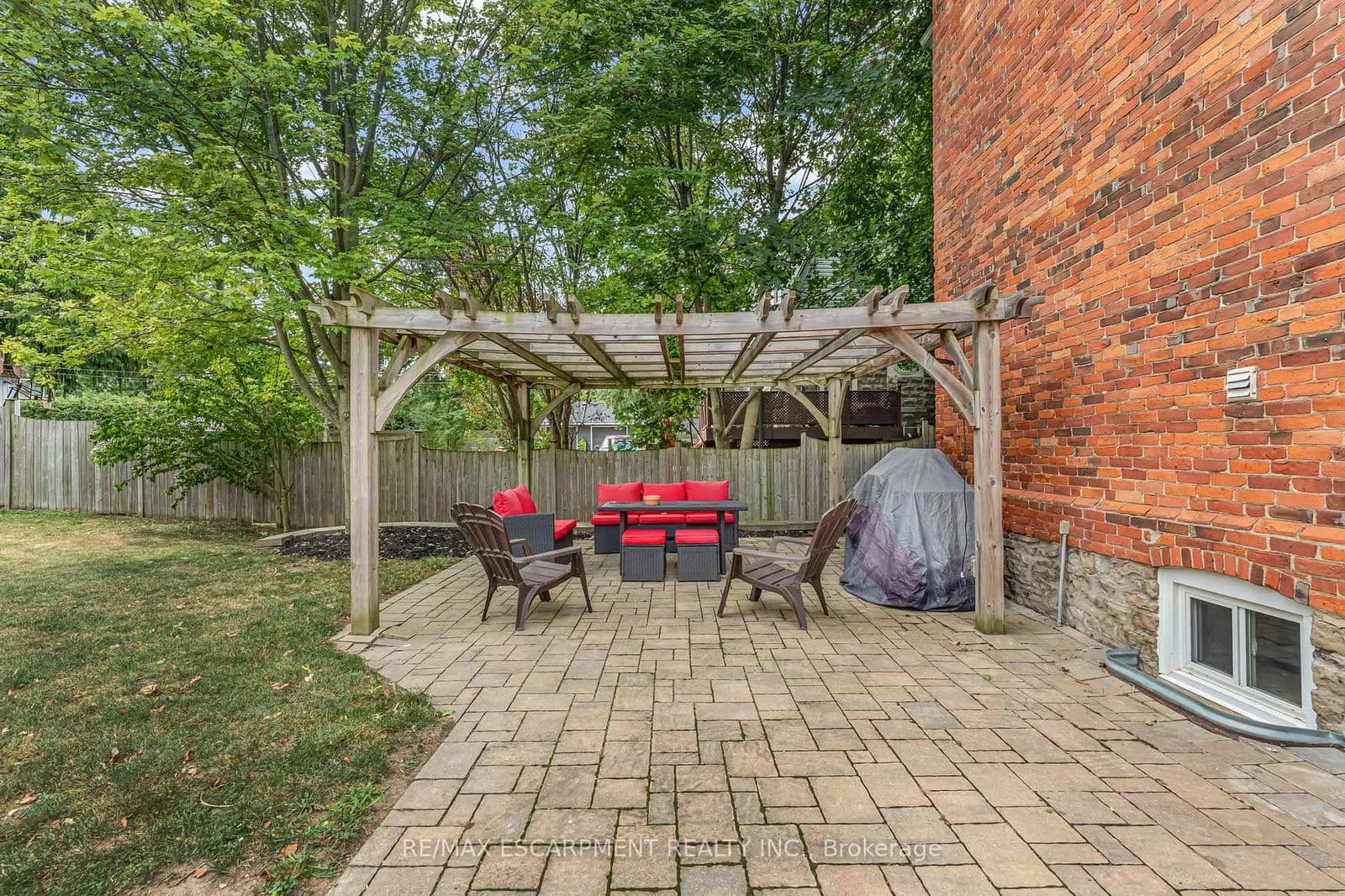 Detached at 303 Canborough Street, West Lincoln, ON - Photo 11 - RE/MAX Garden City Realty