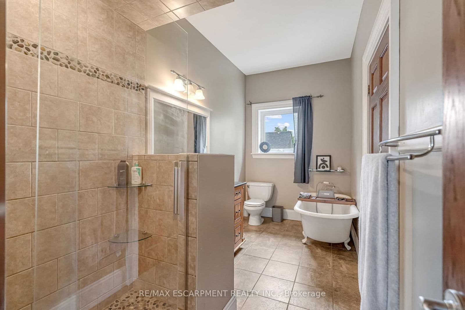 Detached at 303 Canborough Street, West Lincoln, ON - Photo 27 - RE/MAX Garden City Realty