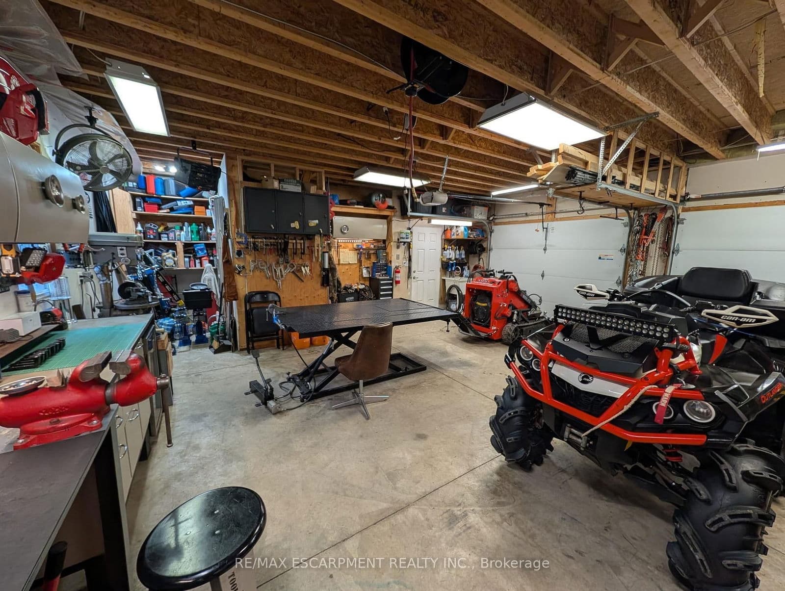 Detached at 303 Canborough Street, West Lincoln, ON - Photo 4 - RE/MAX Garden City Realty