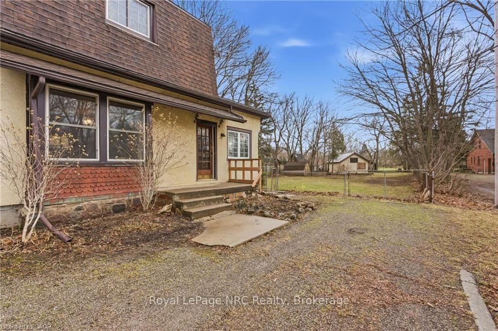 Detached at 211 Canborough Street, West Lincoln, ON - Photo 5 - RE/MAX Garden City Realty