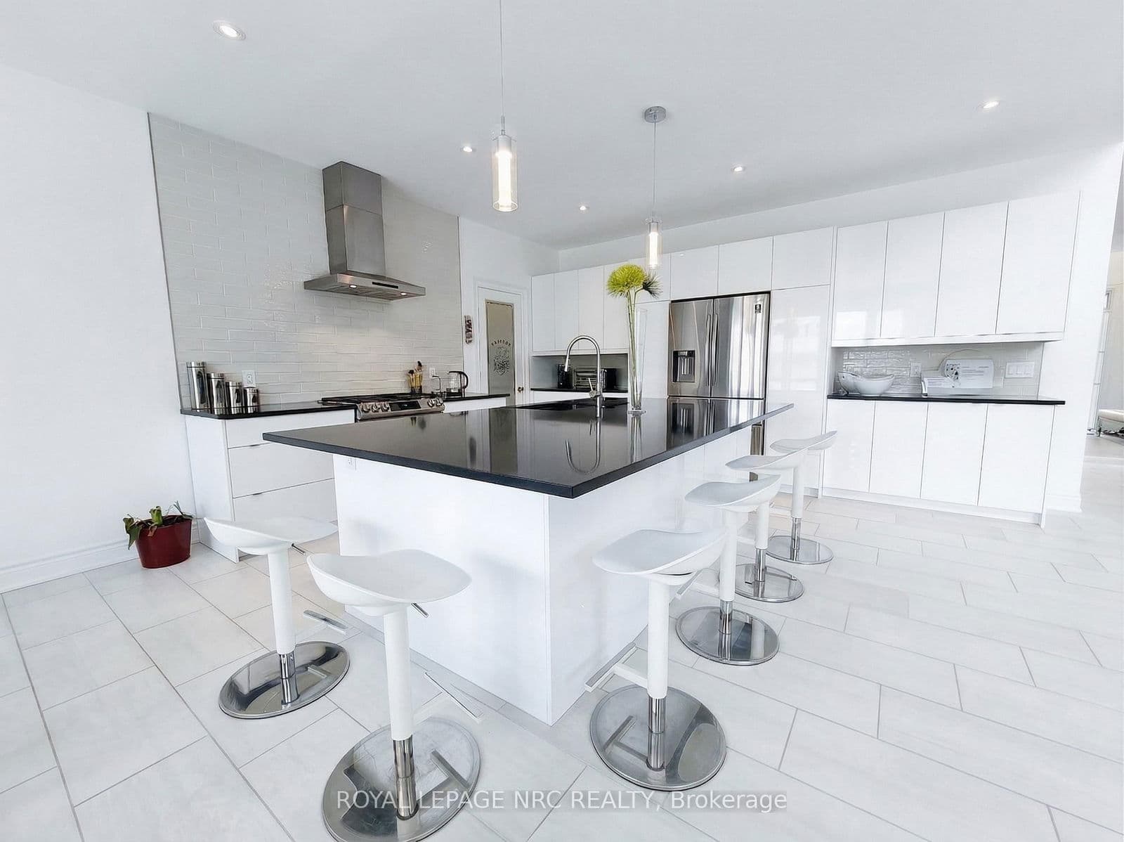 Detached at 8945 Emily Boulevard, Niagara Falls, ON - Photo 15 - RE/MAX Garden City Realty