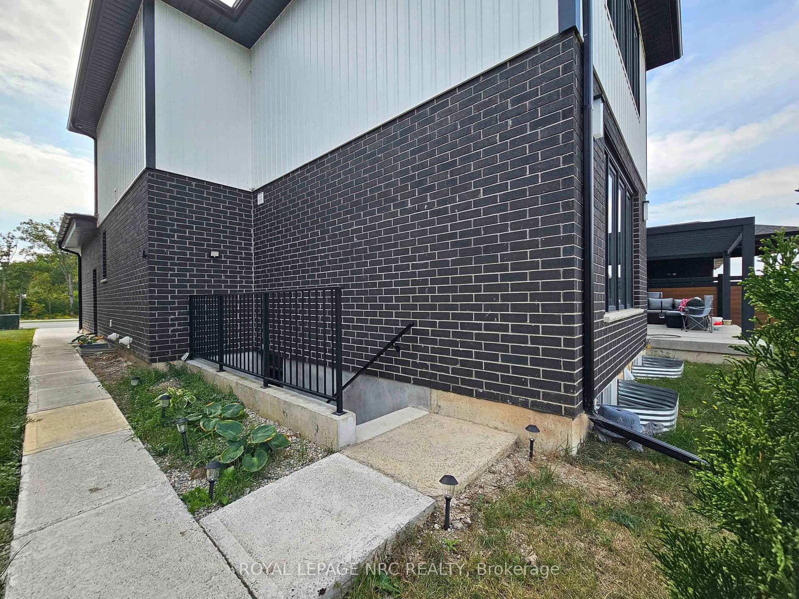 Detached at 8945 Emily Boulevard, Niagara Falls, ON - Photo 4 - RE/MAX Garden City Realty