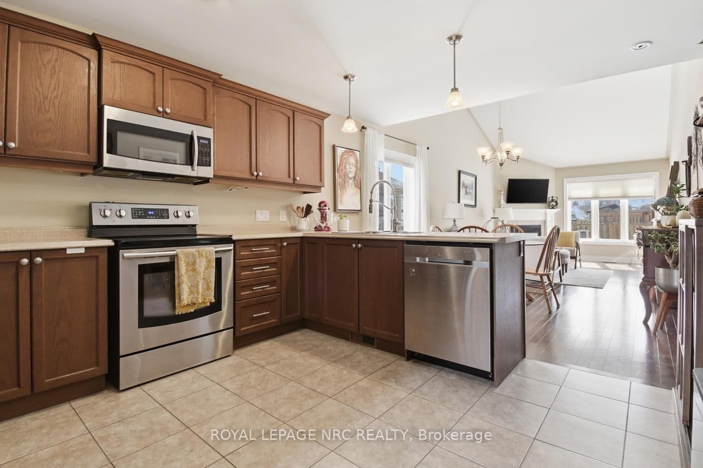 Semi-Detached at 3945 Village Creek Drive, Fort Erie, ON - Photo 5 - RE/MAX Garden City Realty