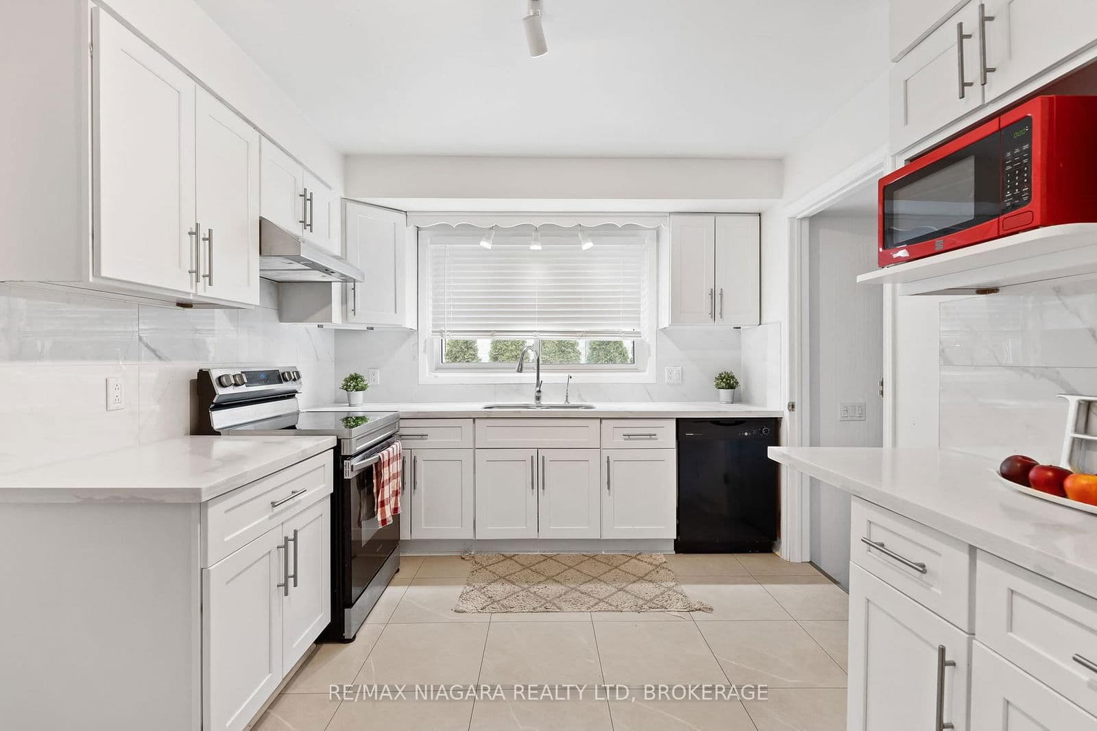 Detached at 4 Tanner Circle, St. Catharines, ON - Photo 11 - RE/MAX Garden City Realty