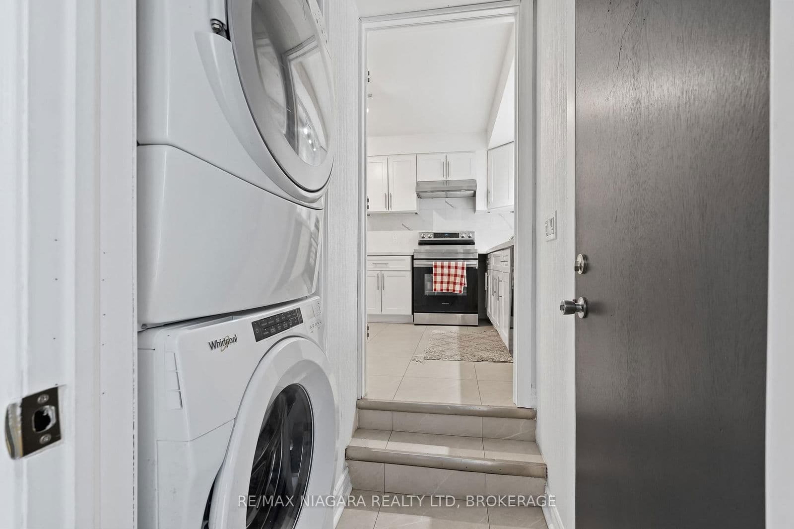 Detached at 4 Tanner Circle, St. Catharines, ON - Photo 17 - RE/MAX Garden City Realty