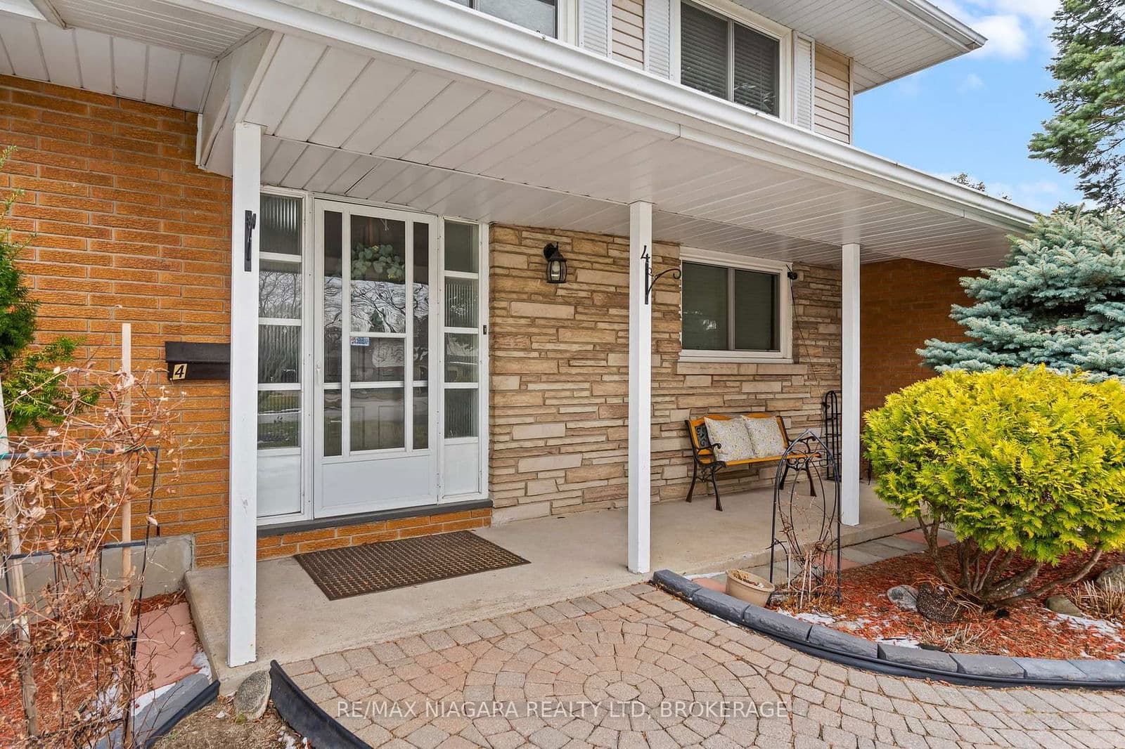 Detached at 4 Tanner Circle, St. Catharines, ON - Photo 3 - RE/MAX Garden City Realty