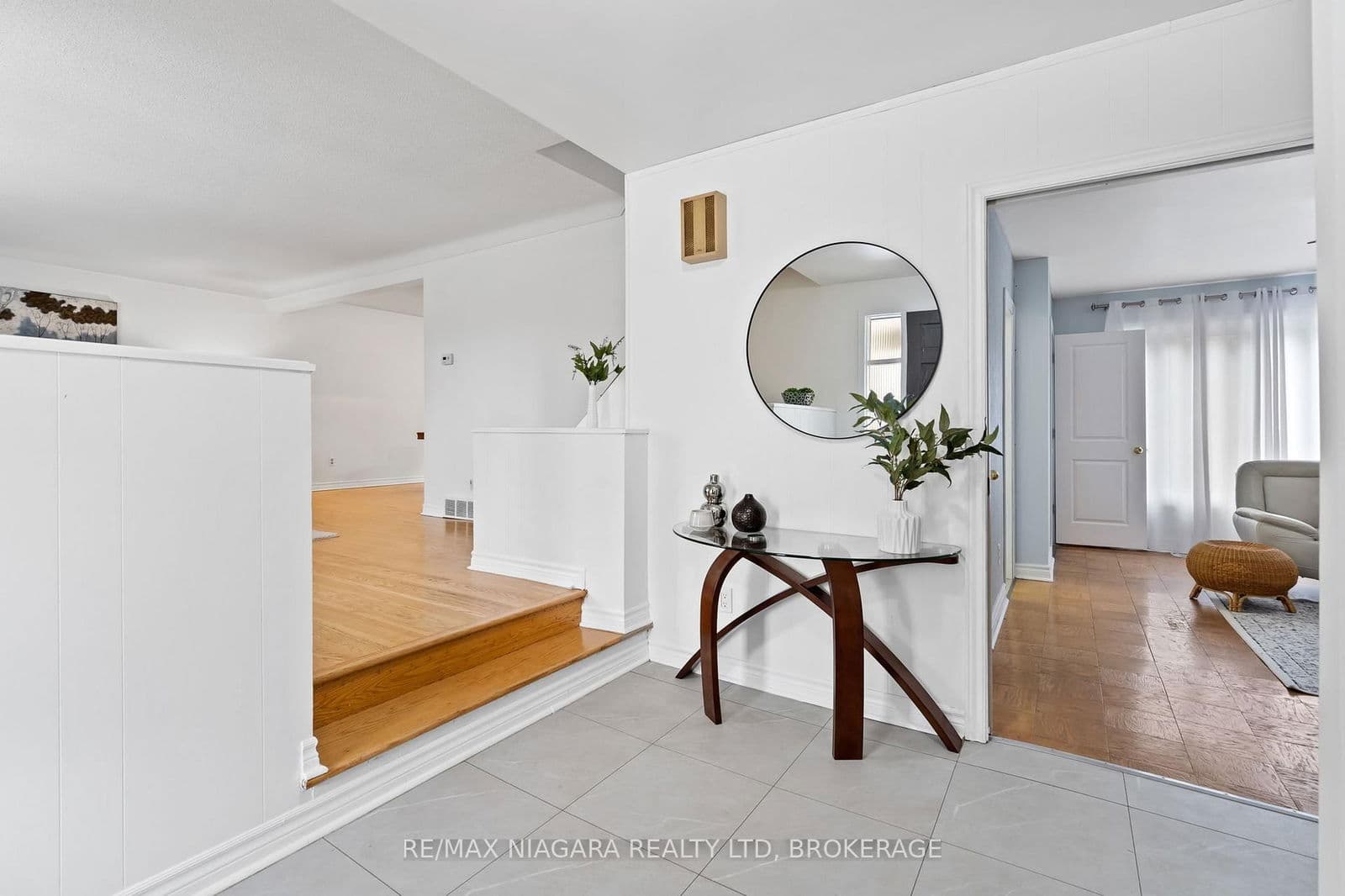 Detached at 4 Tanner Circle, St. Catharines, ON - Photo 5 - RE/MAX Garden City Realty