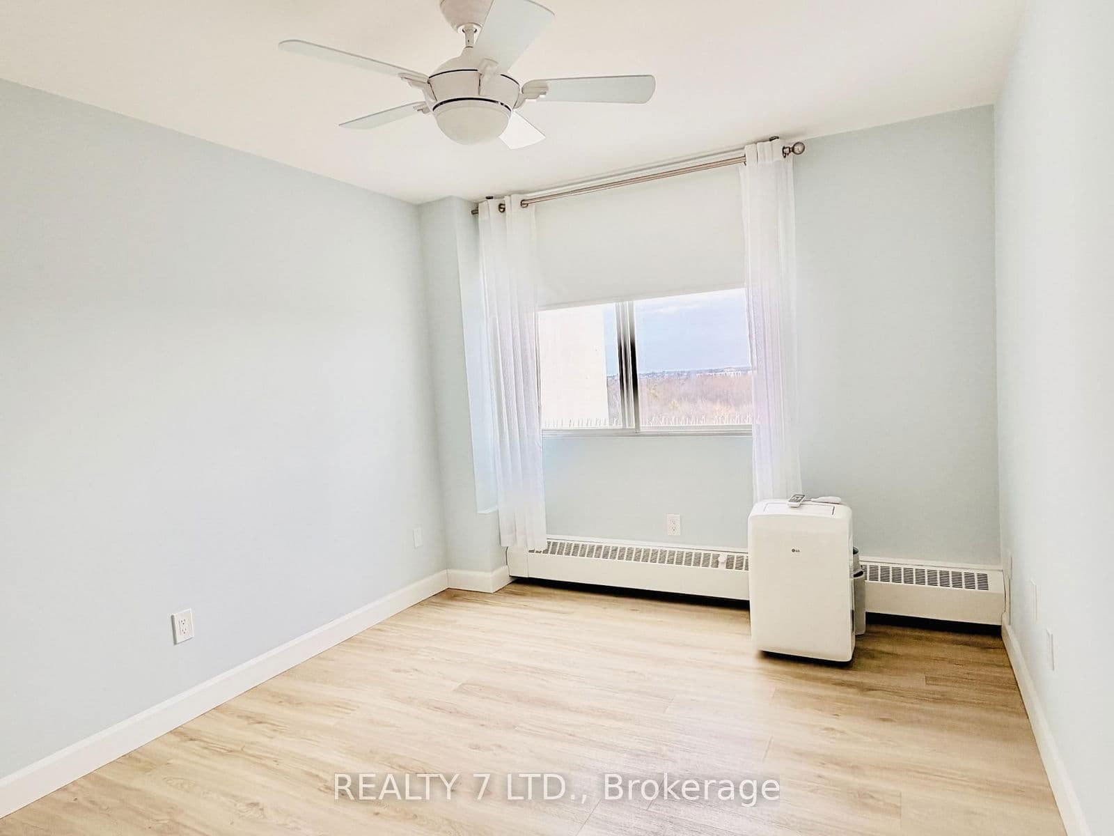 Condo Apartment at 1107- 15 Towering Heights Boulevard, St. Catharines, ON - Photo 5 - RE/MAX Garden City Realty