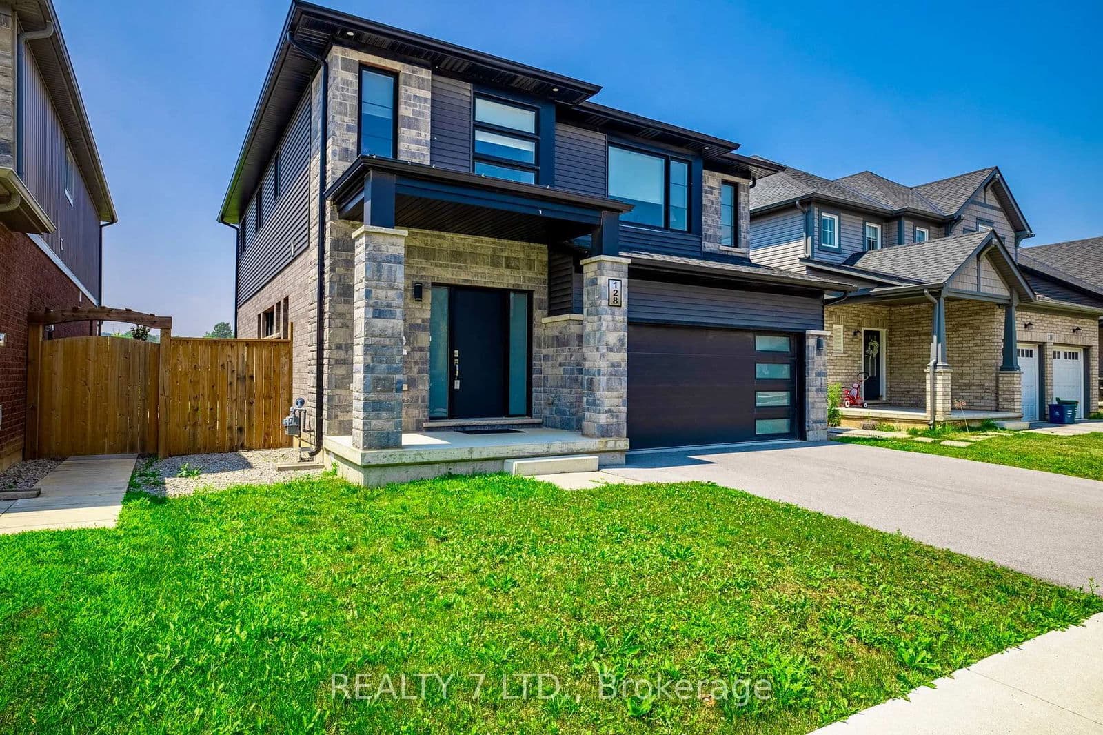 Detached at 128 Susan Drive, Pelham, ON - Photo 3 - RE/MAX Garden City Realty