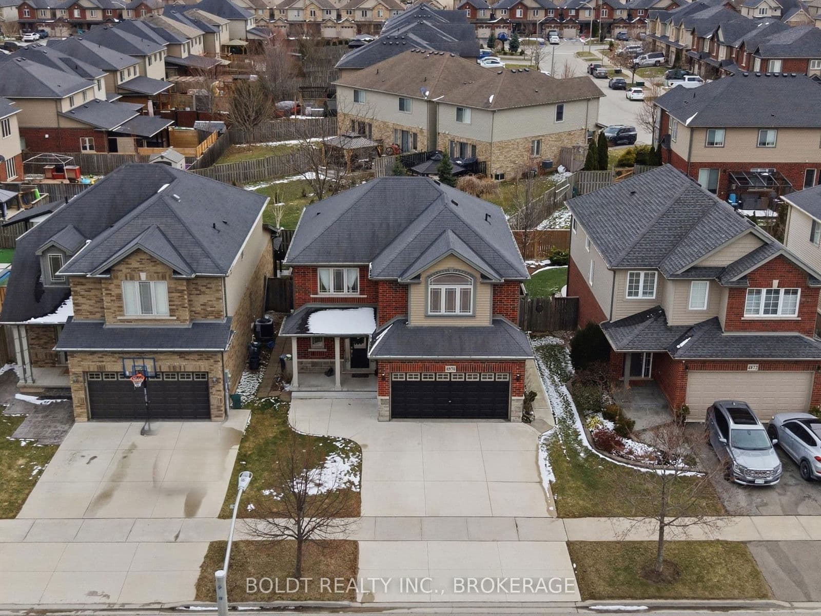 Detached at 4870 Allan Court, Lincoln, ON - Photo 3 - RE/MAX Garden City Realty