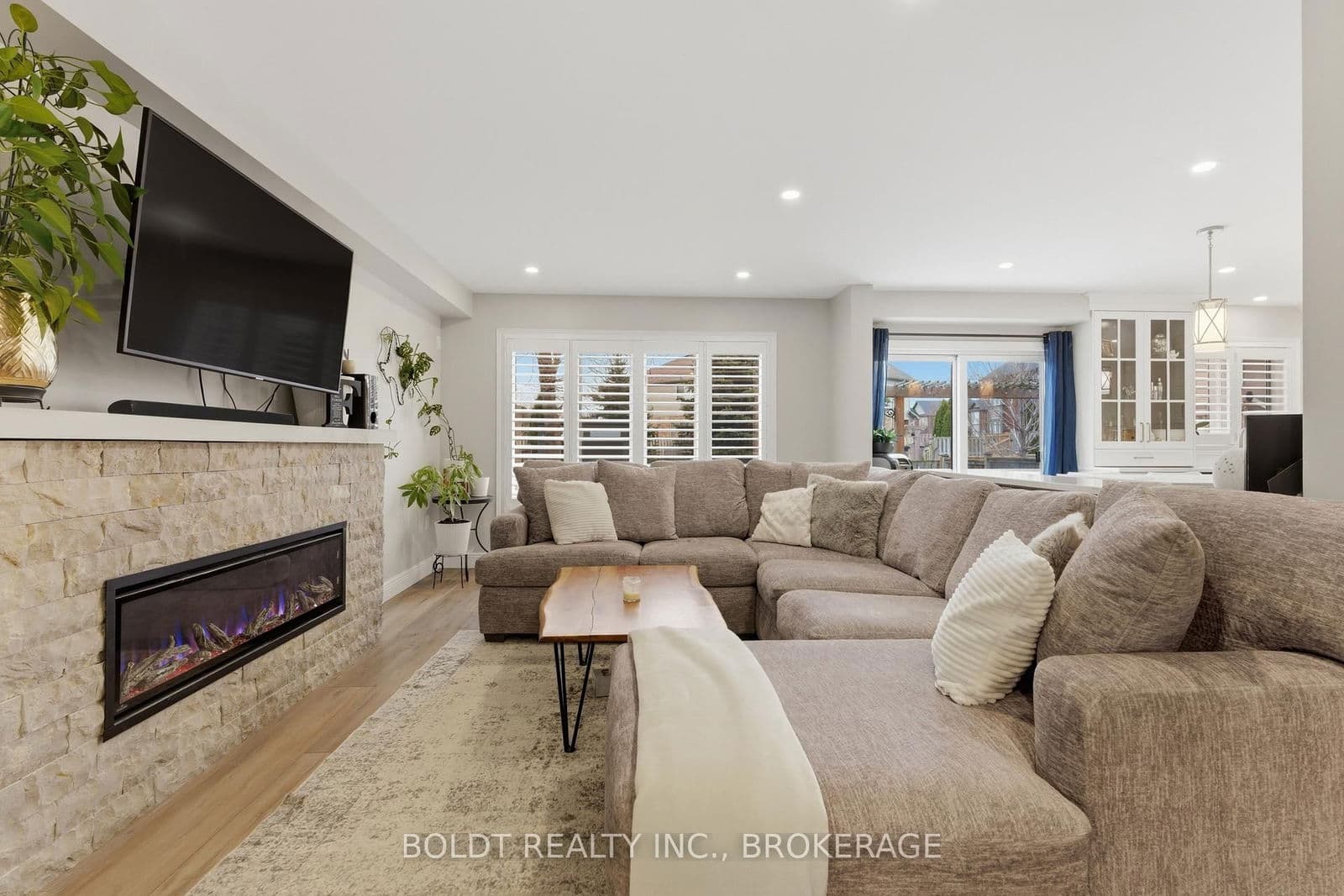 Detached at 4870 Allan Court, Lincoln, ON - Photo 6 - RE/MAX Garden City Realty