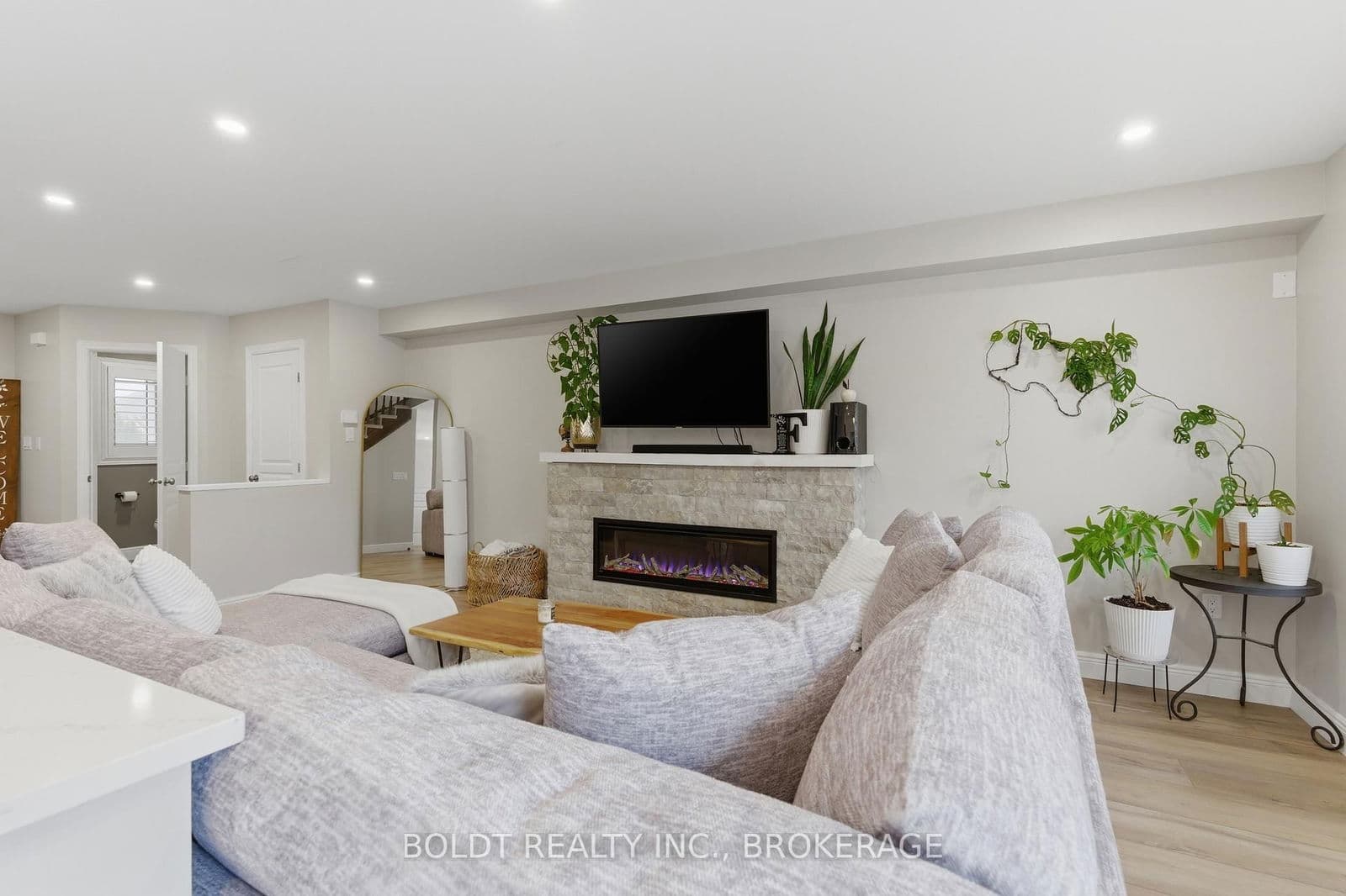 Detached at 4870 Allan Court, Lincoln, ON - Photo 7 - RE/MAX Garden City Realty