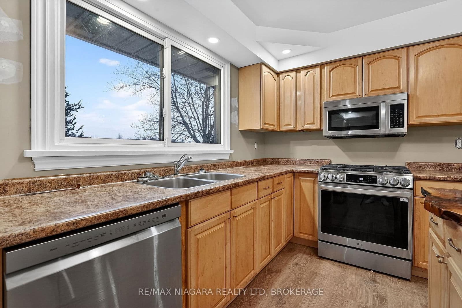 Detached at 3818 Elm Street, Port Colborne, ON - Photo 10 - RE/MAX Garden City Realty